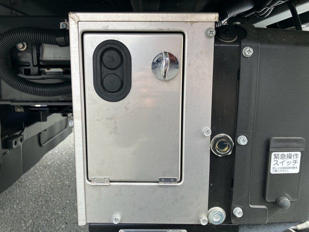 ゲート操作スイッチです。|日野 デュトロ 2WG-XZU713N(2WD)の写真20