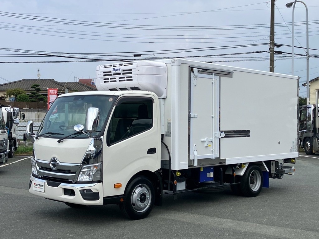 フロント周りメッキパーツで飾っています。|日野 デュトロ 2WG-XZU713N(2WD)の写真1