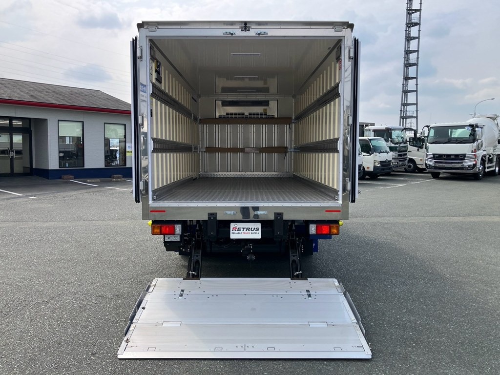 門口周りはステンレス製です。|日野 デュトロ 2WG-XZU713N(2WD)の写真12