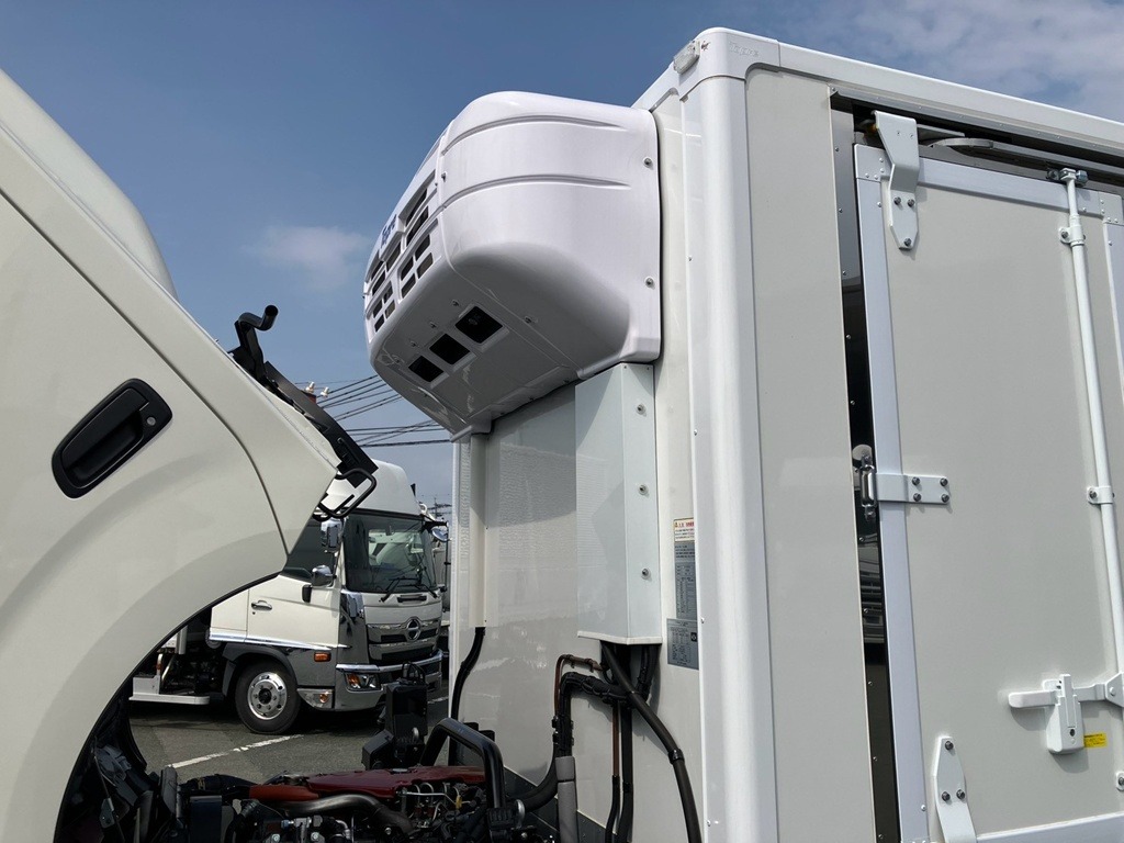 冷凍機です。(直冷式)|日野 デュトロ 2WG-XZU713N(2WD)の写真15
