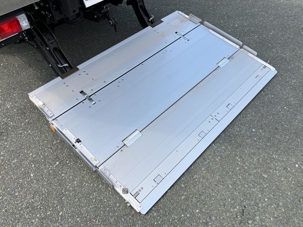 ゲートのステージの状態です。|日野 デュトロ 2WG-XZU713N(2WD)の写真19
