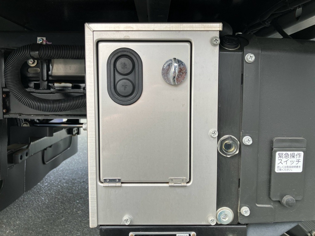 ゲート操作スイッチです。|日野 デュトロ 2WG-XZU713N(2WD)の写真21