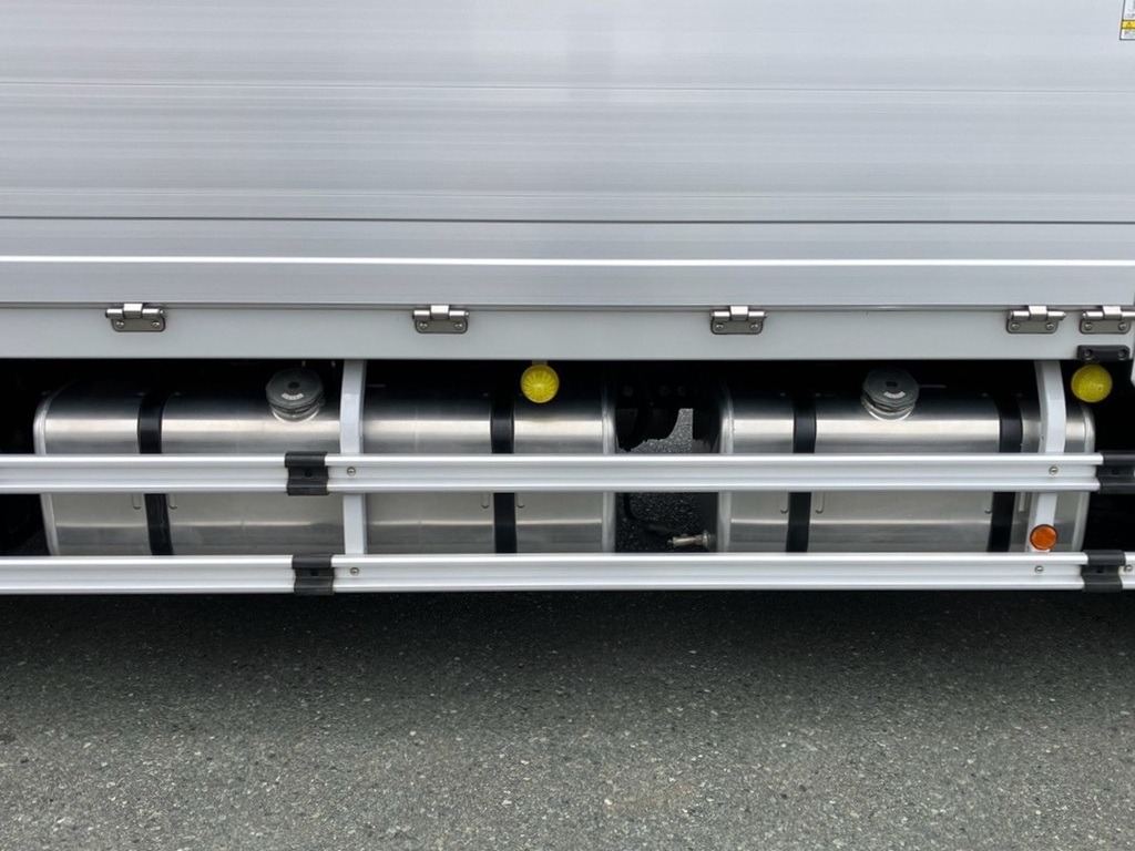 燃料タンクは300Lと200Lアルミ製が付いています。|日野 プロフィア 2DG-FW1AHCの写真25