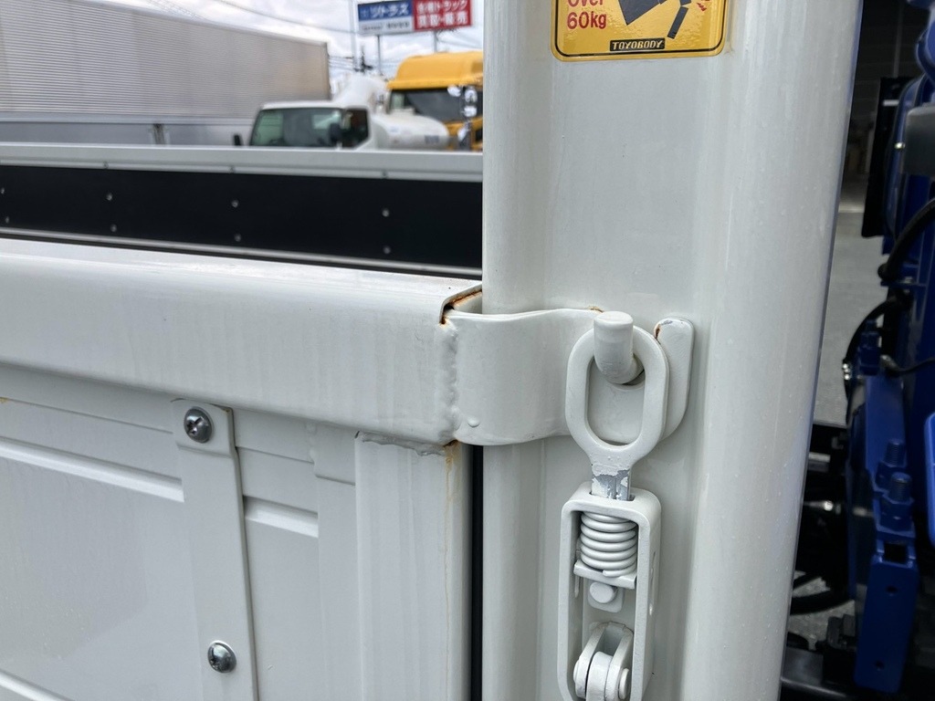 運転席側アオリ前方に置き錆があります。|日野 レンジャー 2KG-FE2ACAの写真19