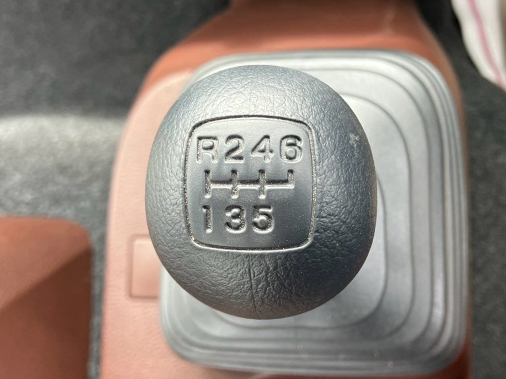 MT6速です。|日野 レンジャー 2KG-FE2ACAの写真32