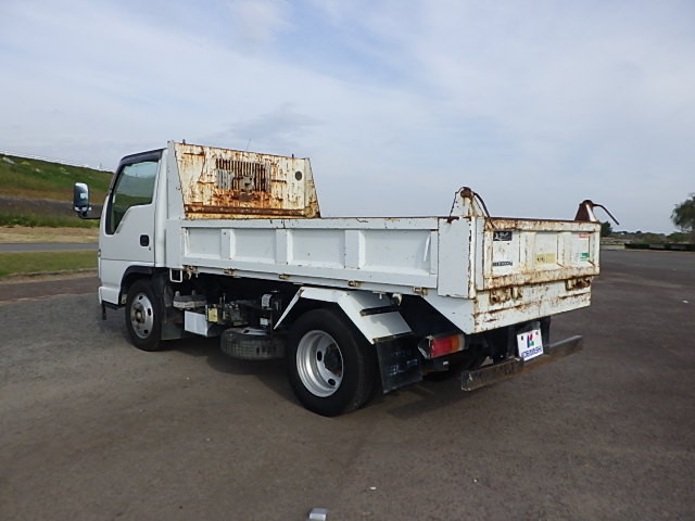 いすゞ エルフ BDG-NKR85AN(2WD)の写真3