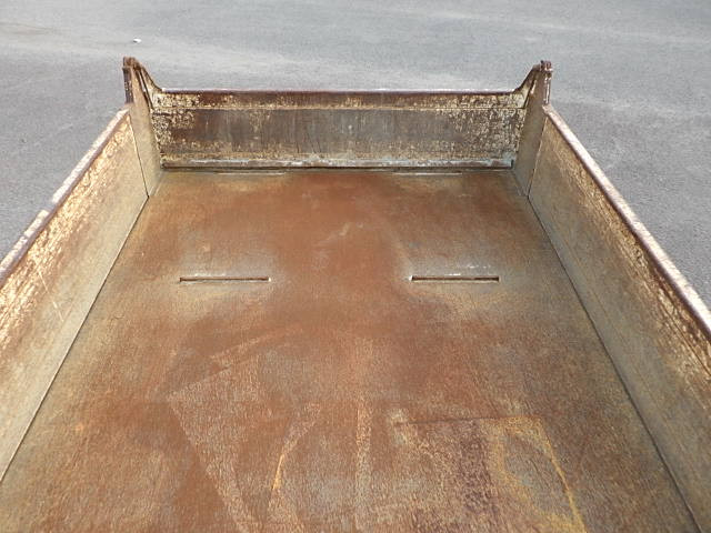 いすゞ エルフ BDG-NKR85AN(2WD)の写真6