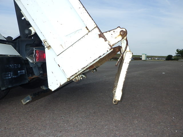 いすゞ エルフ BDG-NKR85AN(2WD)の写真8