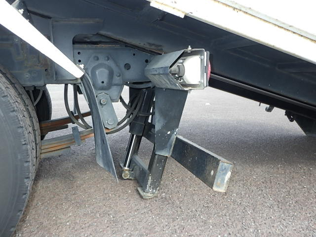 いすゞ エルフ BDG-NKR85AN(2WD)の写真13