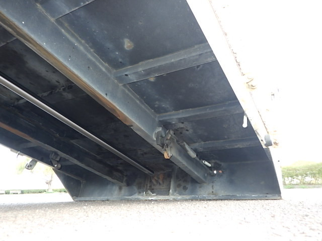 いすゞ エルフ BDG-NKR85AN(2WD)の写真14