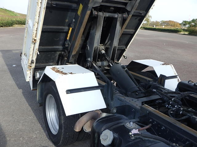 いすゞ エルフ BDG-NKR85AN(2WD)の写真15