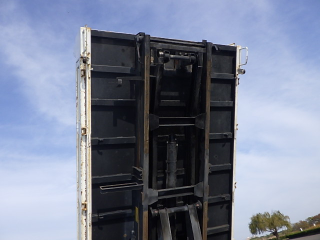 いすゞ エルフ BDG-NKR85AN(2WD)の写真16