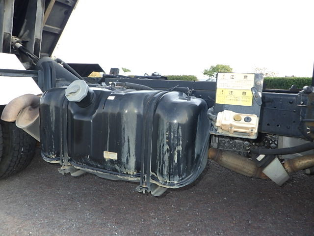 いすゞ エルフ BDG-NKR85AN(2WD)の写真18