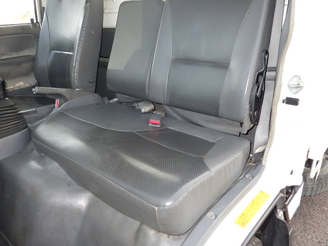 いすゞ エルフ BDG-NKR85AN(2WD)の写真24