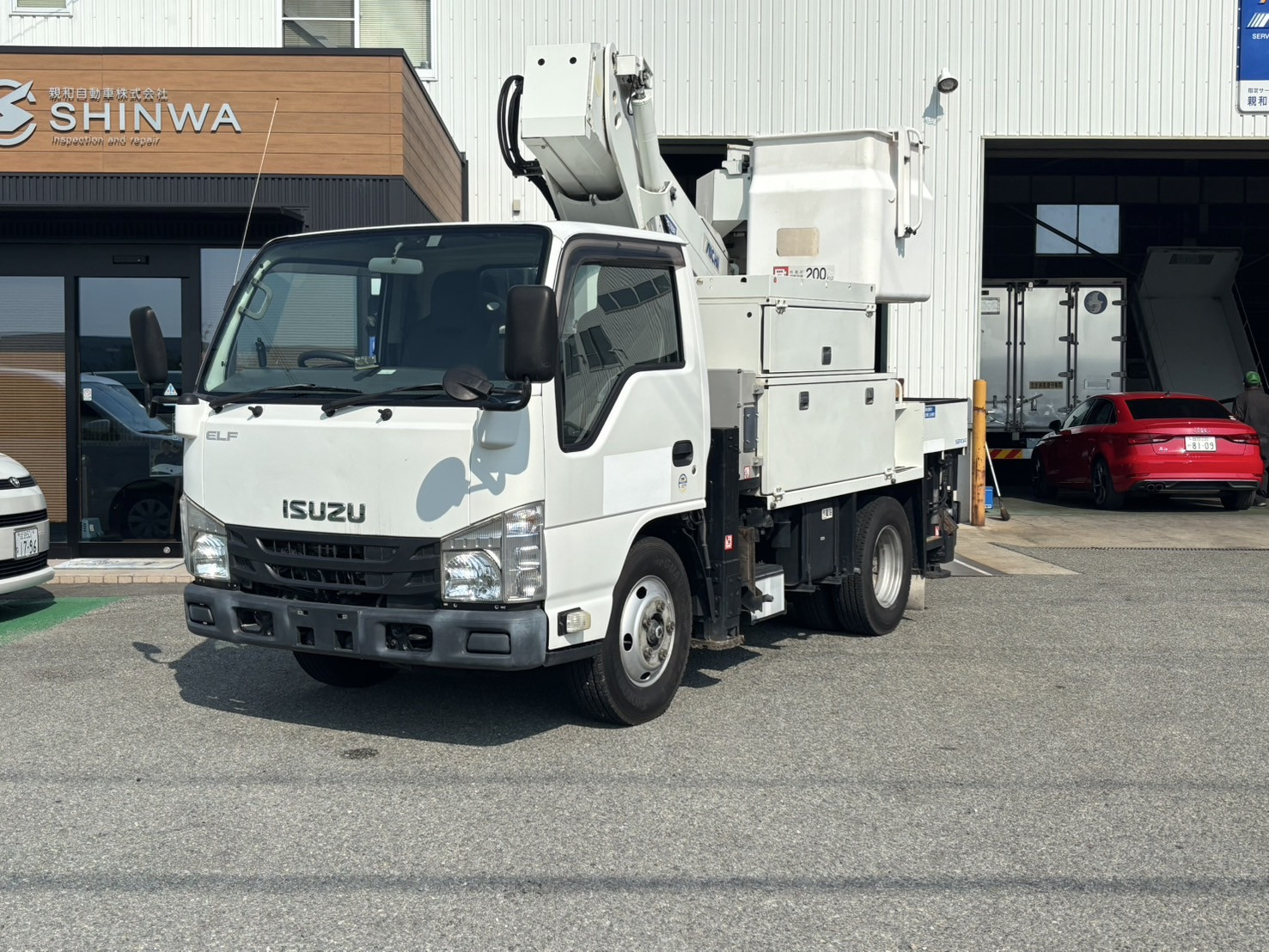 シンワジドウシャは、兵庫県下展示場にて、販売・買取・車検・整備・鈑金・保険『ワンストップサービス』をすべてのお客様にご提供いたします!|いすゞ エルフ TPG-NKR85AN(2WD)の写真1