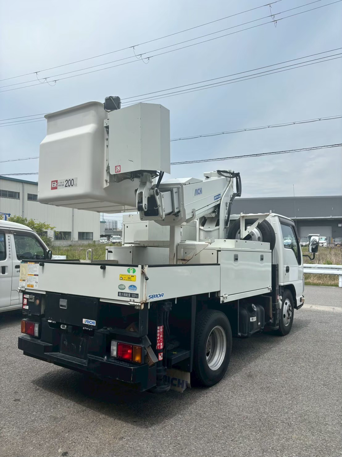 軽自動車(軽四)、軽バン、軽トラック、セダン、クーペ、オープン、スポーツカー、ワゴン、ミニバン、ワンボックスカー、ハッチバック、SUV、ピックアップ、バン、トラック、バス、福祉車、キャンピングカー|いすゞ エルフ TPG-NKR85AN(2WD)の写真5