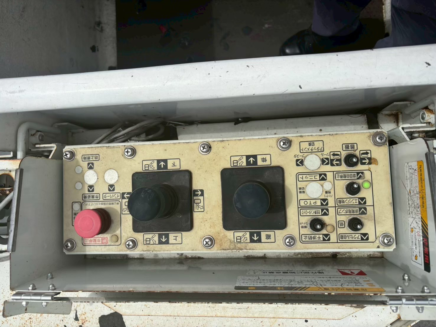 いすゞ エルフ TPG-NKR85AN(2WD)の写真18