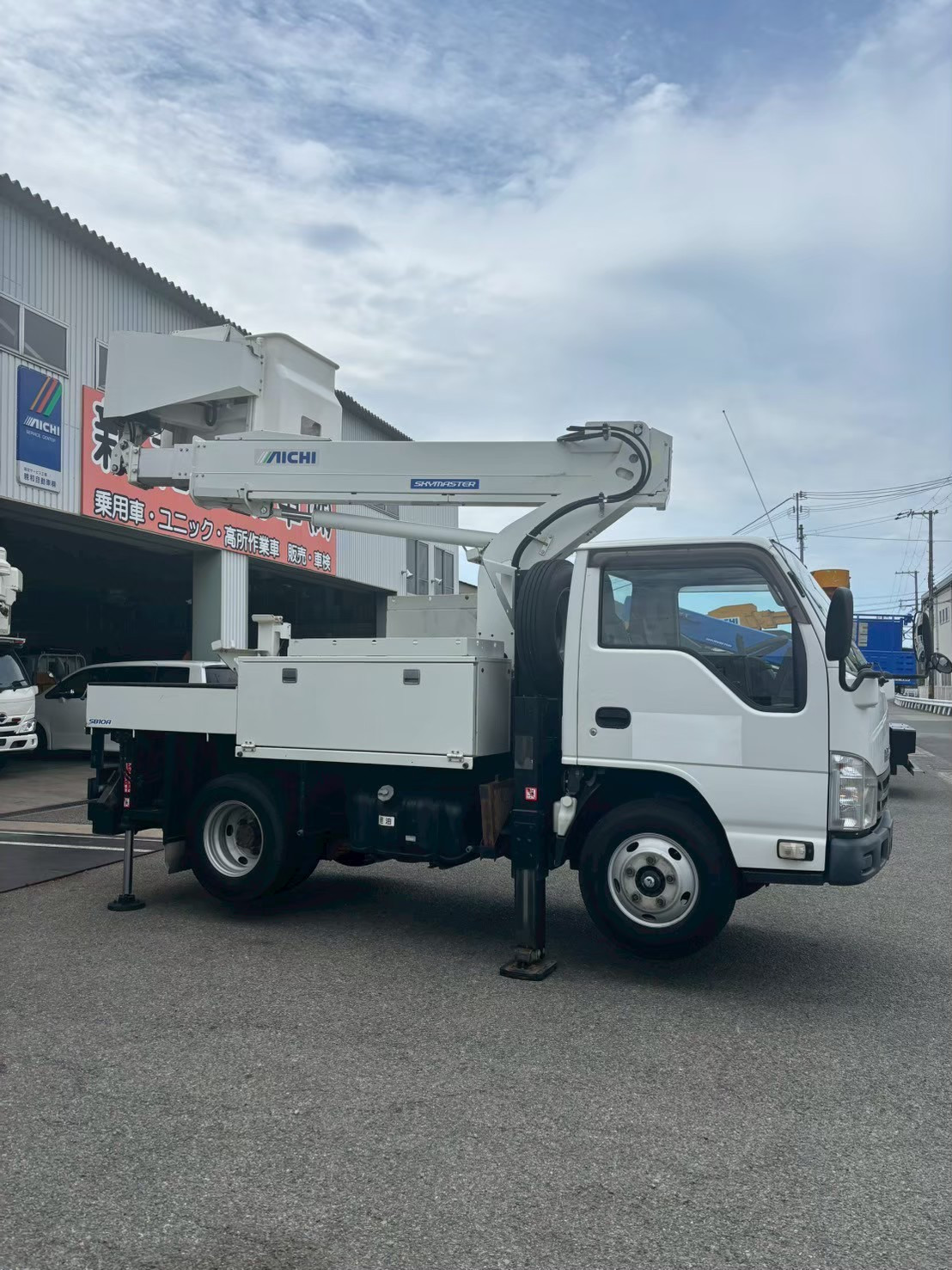 いすゞ エルフ TPG-NKR85AN(2WD)の写真29