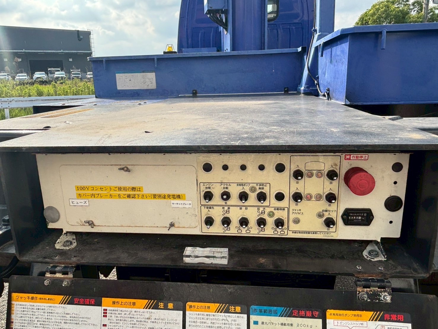 いすゞ エルフ BKG-NKR85Nの写真13