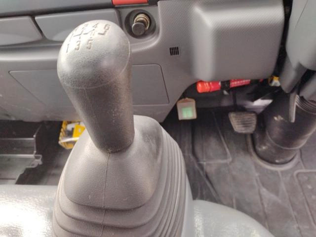 いすゞ エルフ 2RG-NKR88AD(2WD)の写真9