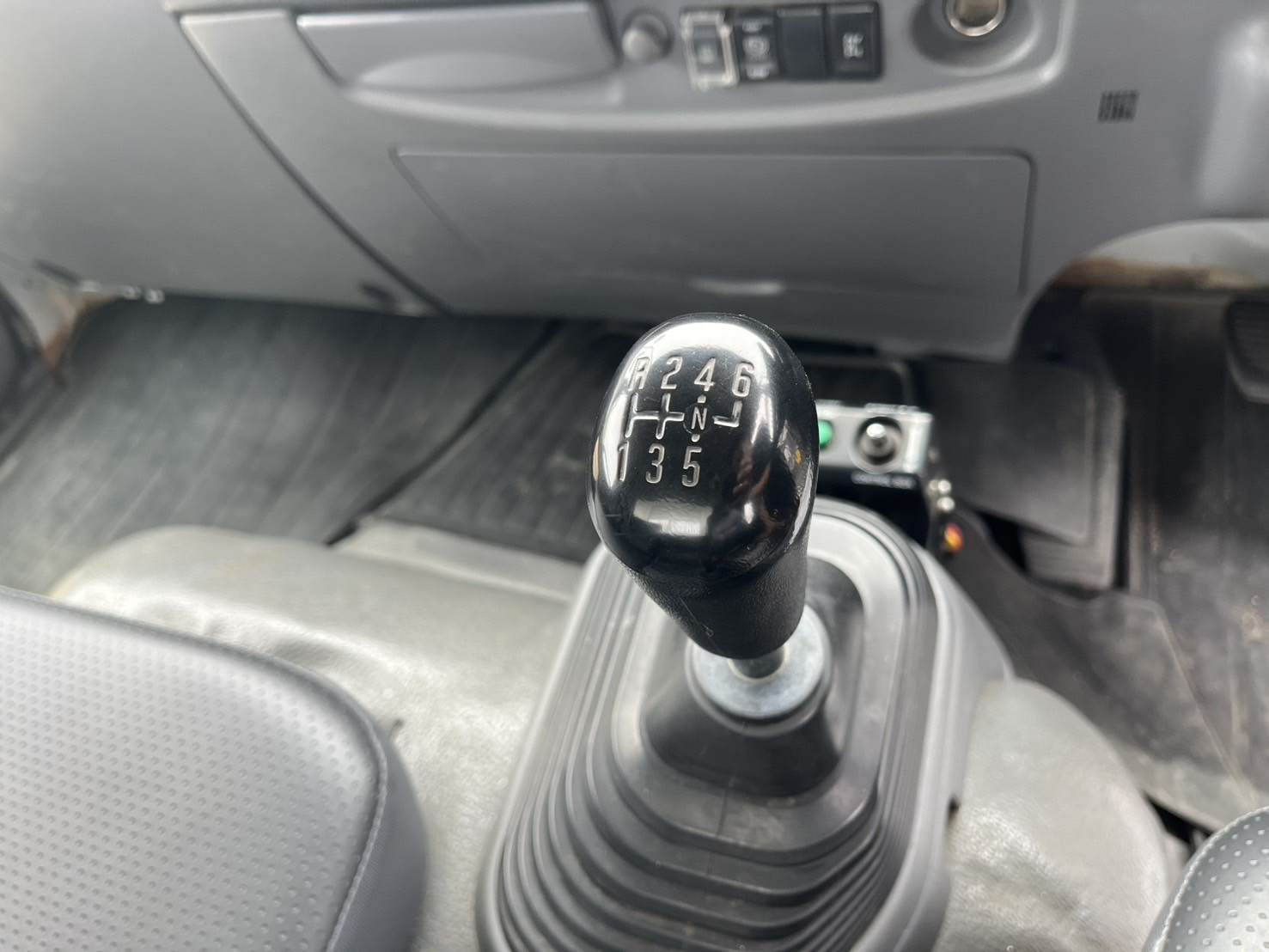 いすゞ フォワード TKG-FRR90S1(2WD)の写真22