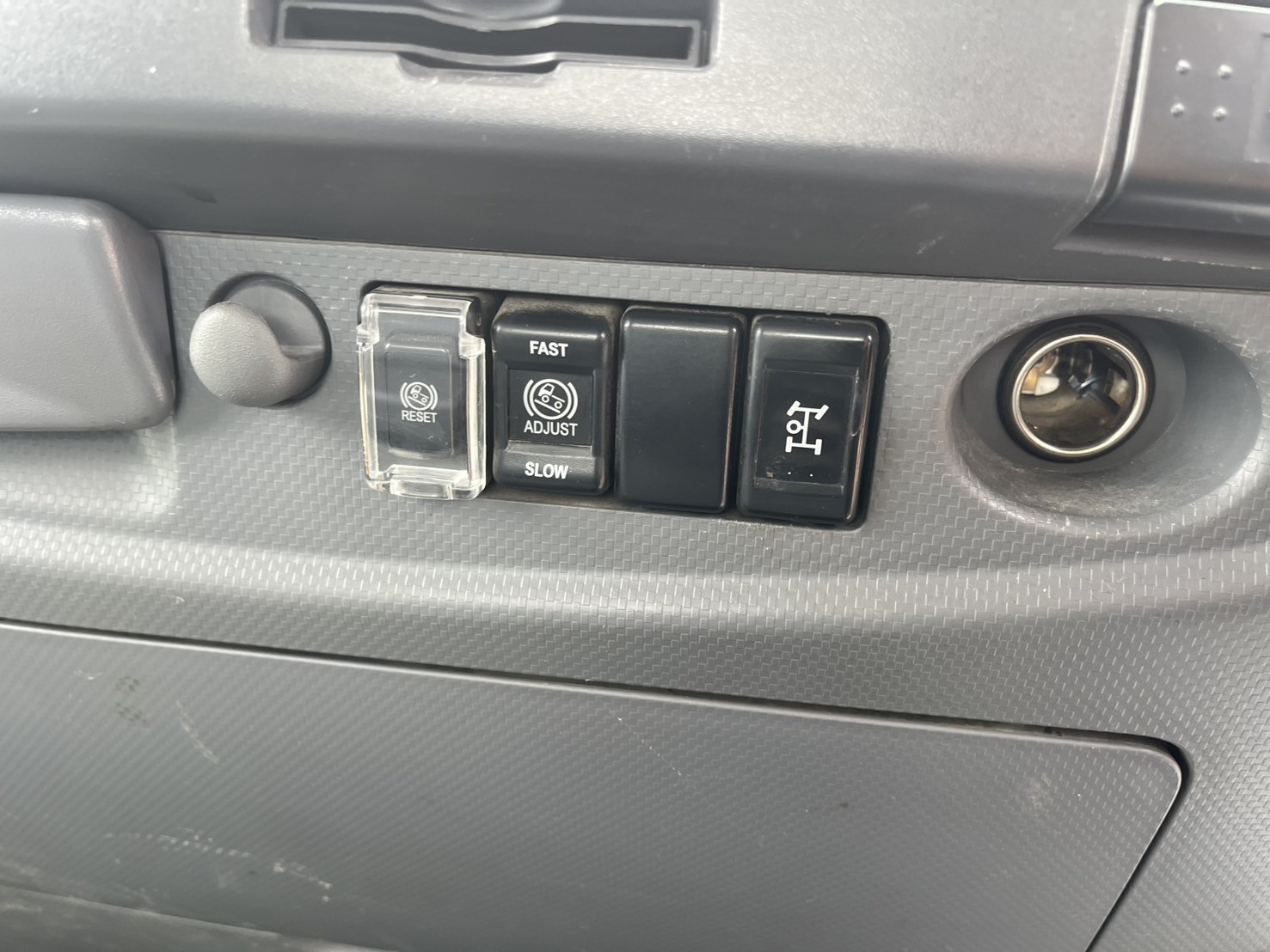 いすゞ フォワード TKG-FRR90S1(2WD)の写真25