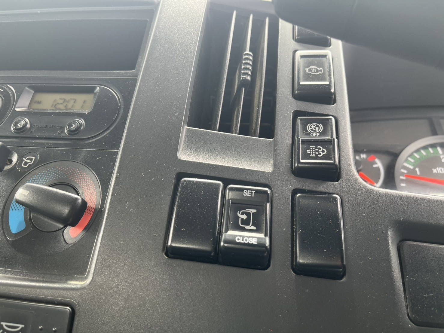 いすゞ フォワード TKG-FRR90S1(2WD)の写真26