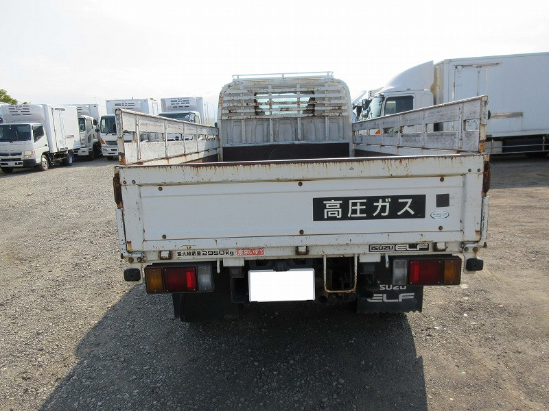 いすゞ エルフ PB-NKR81A(2WD)の写真4