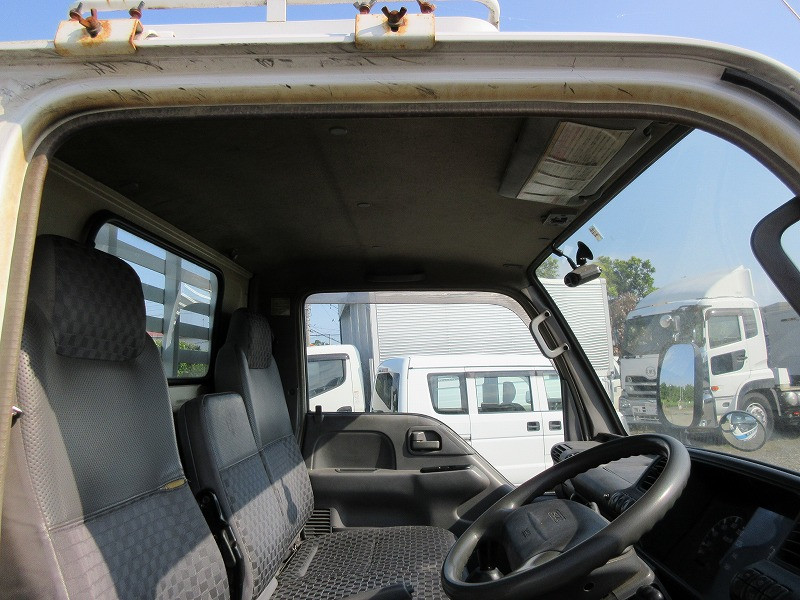 いすゞ エルフ PB-NKR81A(2WD)の写真7