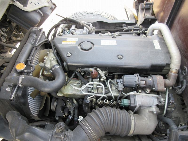 いすゞ エルフ PB-NKR81A(2WD)の写真8