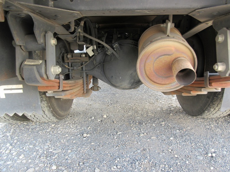 いすゞ エルフ PB-NKR81A(2WD)の写真9