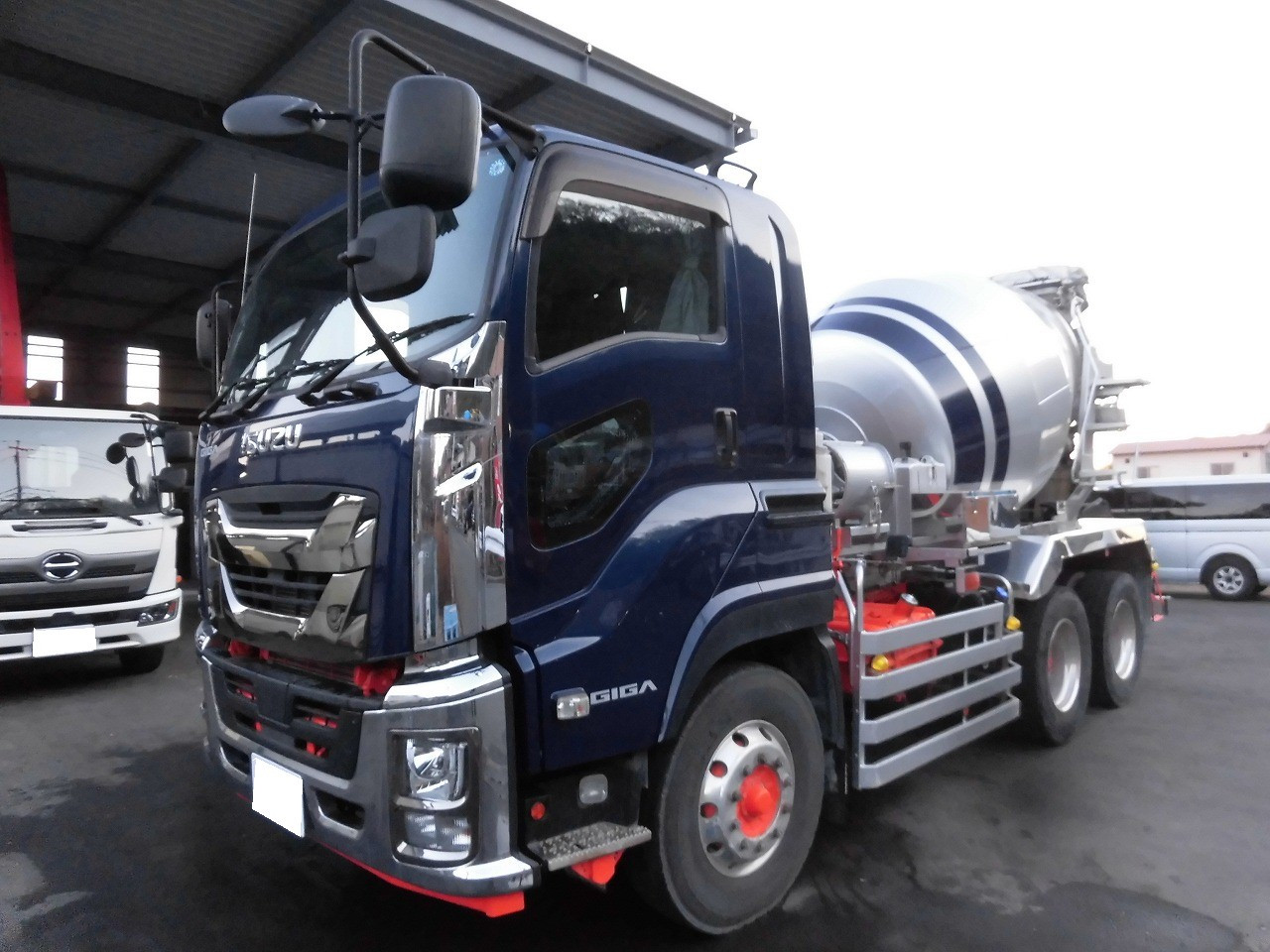 いすゞ ギガ 2KG-CXZ77CT(6x4)の写真1