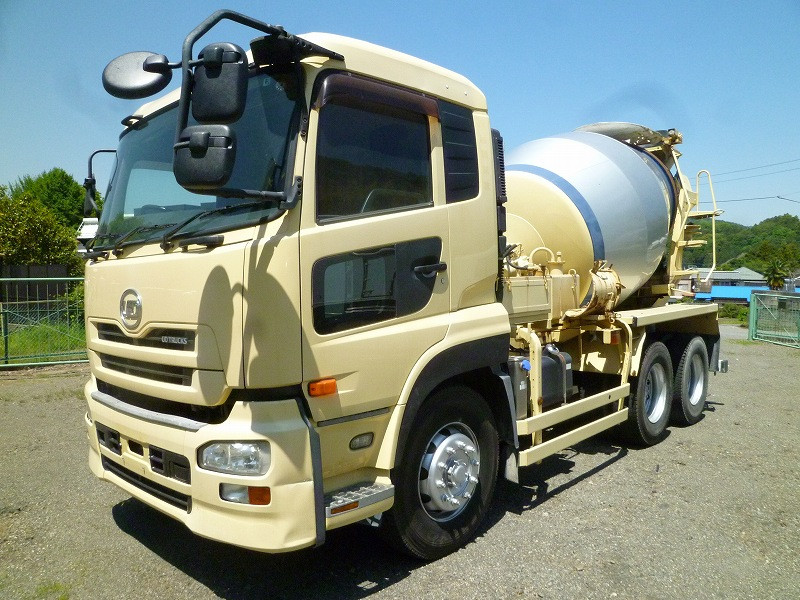 UD クオン QKG-CW5XL(6x4)の写真1