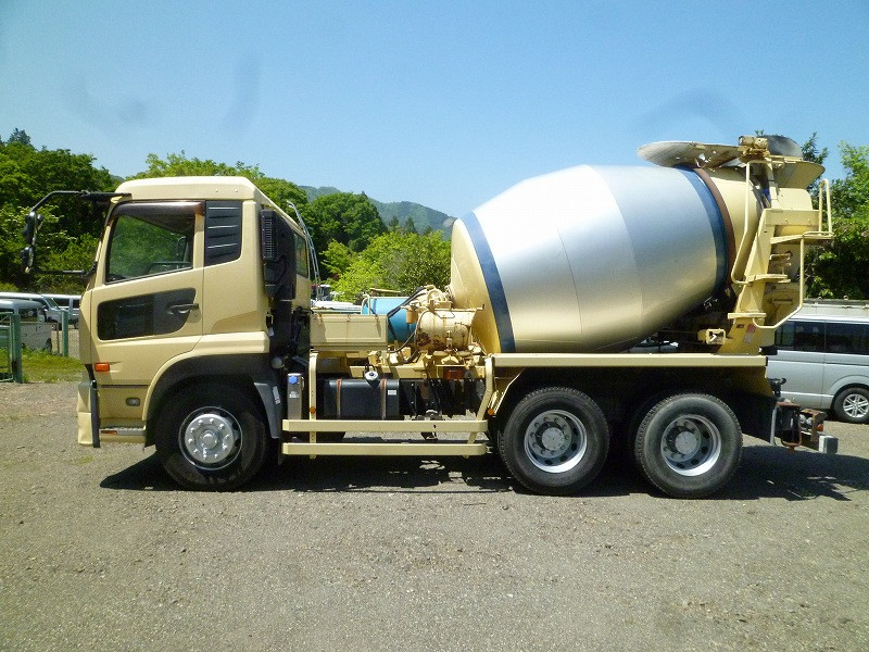 UD クオン QKG-CW5XL(6x4)の写真5