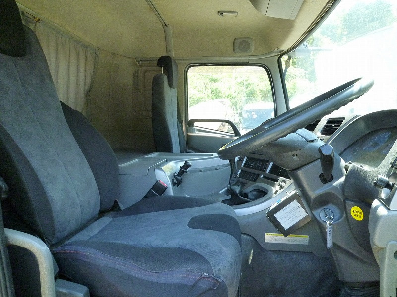 UD クオン QKG-CW5XL(6x4)の写真7