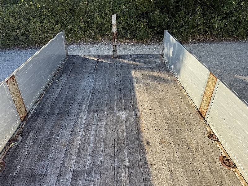 いすゞ ギガ QKG-CYJ77Bの写真12