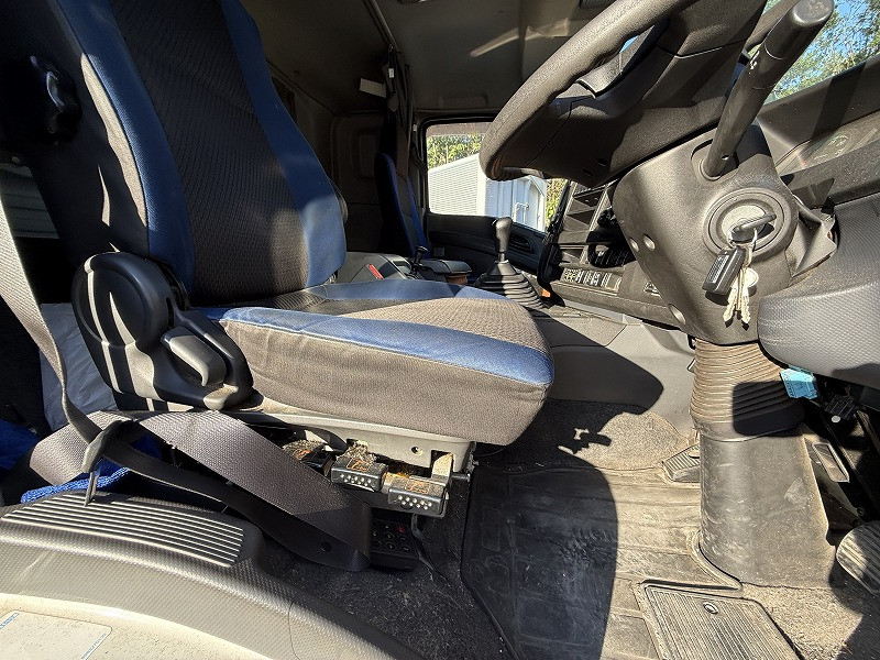 いすゞ ギガ QKG-CYJ77Bの写真20