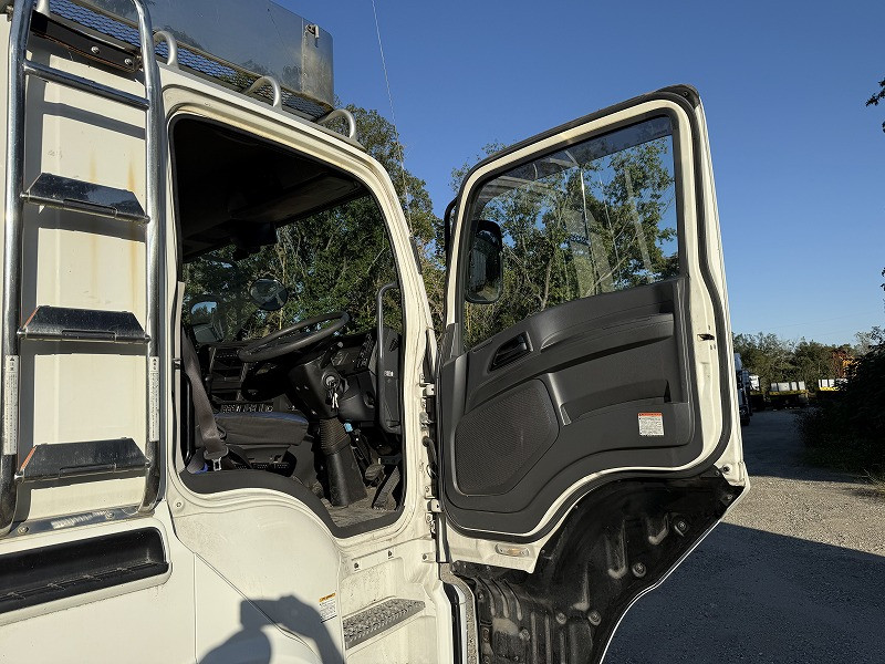 いすゞ ギガ QKG-CYJ77Bの写真21