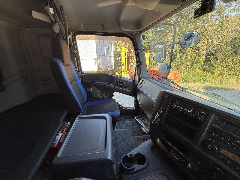 いすゞ ギガ QKG-CYJ77Bの写真23