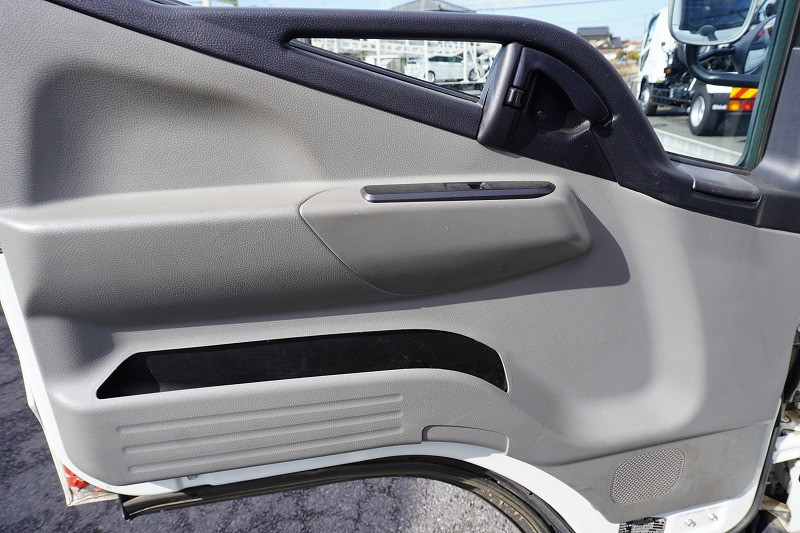 三菱 キャンター TPG-FEA50(2WD)の写真48