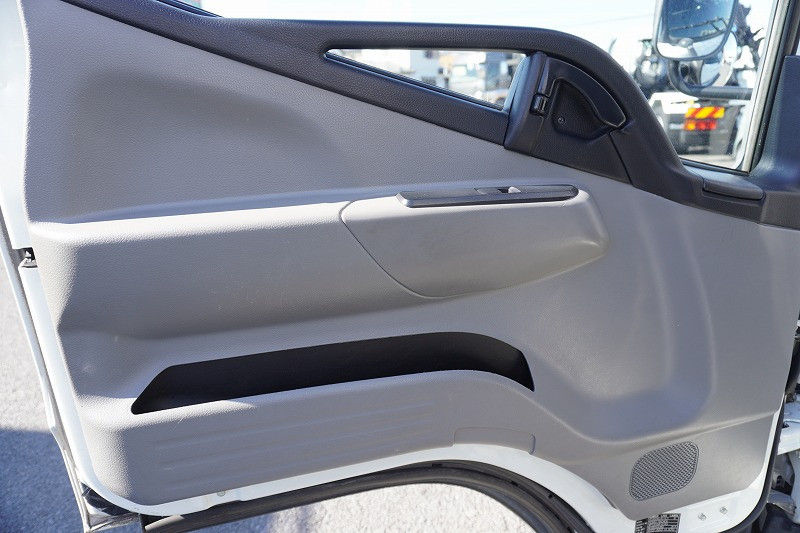 三菱 キャンター TPG-FEA50(2WD)の写真48