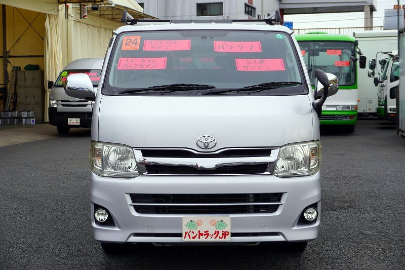 トヨタ ハイエースバン CBF-TRH200V(2WD)の写真2