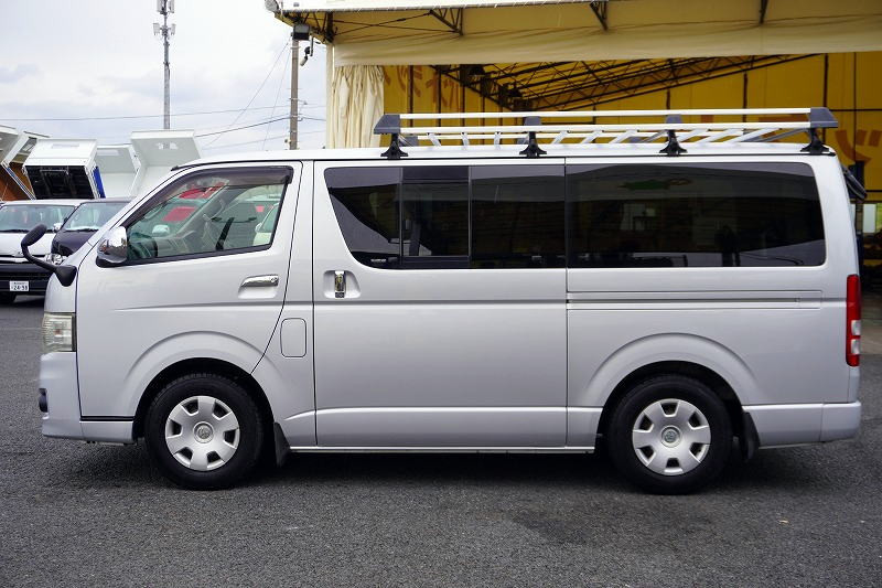 トヨタ ハイエースバン CBF-TRH200V(2WD)の写真3