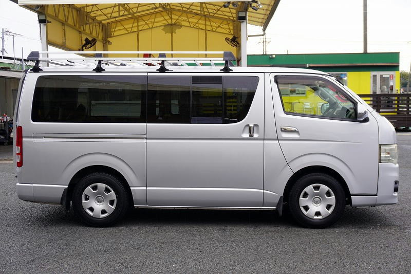 トヨタ ハイエースバン CBF-TRH200V(2WD)の写真5