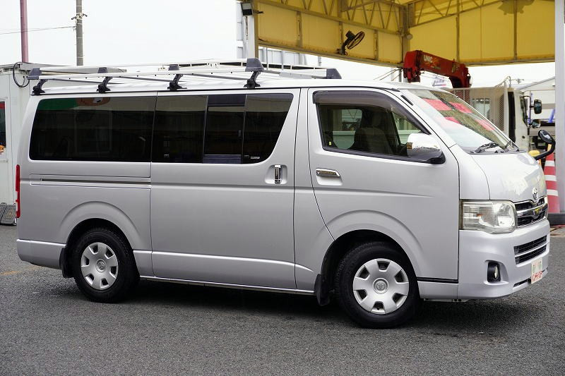トヨタ ハイエースバン CBF-TRH200V(2WD)の写真6