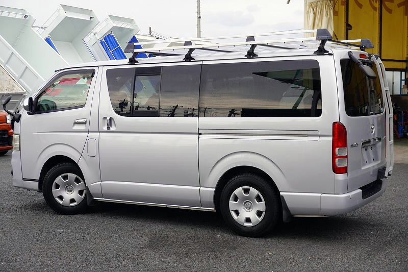 トヨタ ハイエースバン CBF-TRH200V(2WD)の写真7