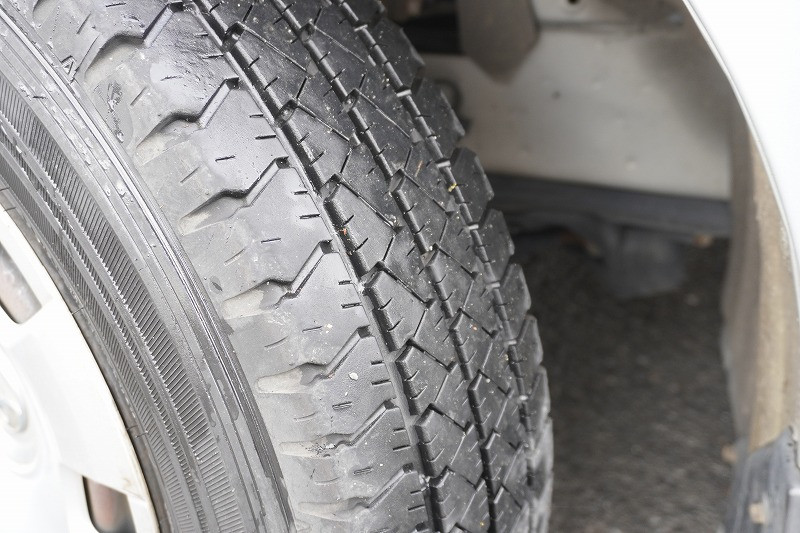 トヨタ ハイエースバン CBF-TRH200V(2WD)の写真10