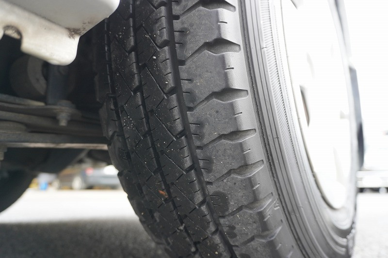 トヨタ ハイエースバン CBF-TRH200V(2WD)の写真11