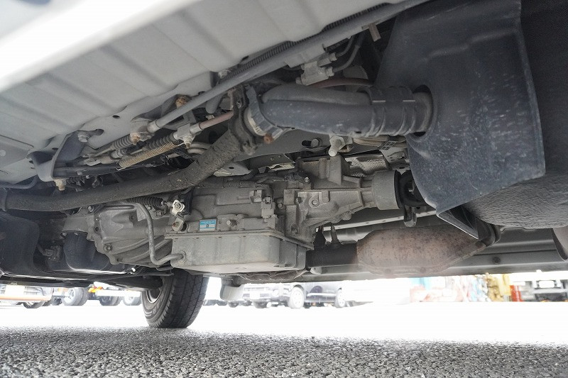 トヨタ ハイエースバン CBF-TRH200V(2WD)の写真13