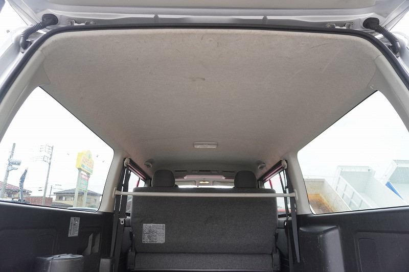 トヨタ ハイエースバン CBF-TRH200V(2WD)の写真17